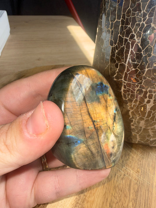 Labradorite k